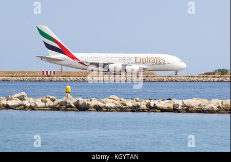 Nice , France 16 août 2017 : unis380-861 un double-decker wide-body avion du passager (a6-EDX) roulage sur l'aéroport international . Banque D'Images