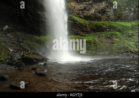 Sgwd henrhyd henrhyd / falls. à 90 pieds, c'est la plus haute chute d'eau dans le sud du Pays de Galles. Banque D'Images