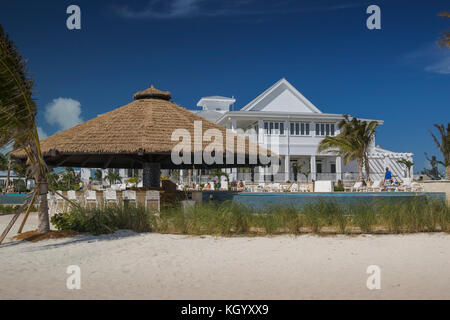 Le Tiki bar de piscine au Chub Cay Resort Banque D'Images