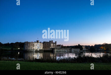 Le château de Leeds d'artifice spectaculaire, Maidstone, Kent, UK 05 novembre 2017 Banque D'Images