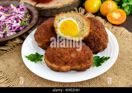 Mini-pains de viande (côtelette) avec oeuf dur. close up Banque D'Images