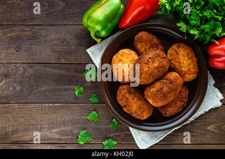 Mini-pains de viande (côtelette) avec oeuf dur. La vue de dessus Banque D'Images