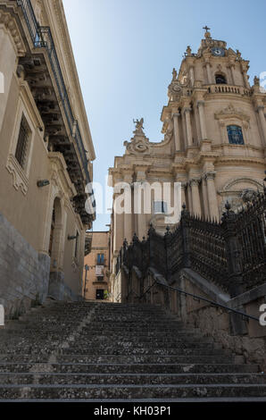 Ragusa, Italie - 2 septembre 2017 : la cathédrale Saint George baroque de Modica a dans la province de Raguse en Sicile en Italie Banque D'Images