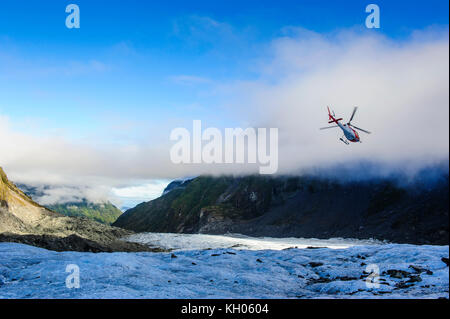 Le transport par hélicoptère des touristes dans l'île du sud, Fox glacier, Nouvelle-Zélande Banque D'Images