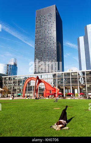 HAUTS DE SEINE (92), Puteaux, LA DÉFENSE. LE PARVIS // France. HAUTS DE SEINE (92), Puteaux, LA DÉFENSE. Le Parvis Banque D'Images