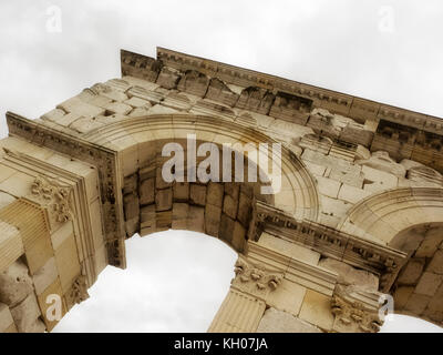 SAINTES, FRANCE - 09 SEPTEMBRE 2017 : l'Arc de Germanicus, une arche triomphale gallo-romaine Banque D'Images