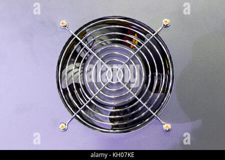 Petit ventilateur de refroidissement de l'imprimante industrielle ; pour contrôler la température de la machine Banque D'Images