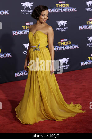 Des célébrités assistent à la première du film « Thor : Ragnarok » au théâtre El Capitan à Hollywood. Avec la participation des artistes : Tessa Thompson où : Los Angeles, California, États-Unis quand : 11 Oct 2017 crédit : Brian to/WENN.com Banque D'Images