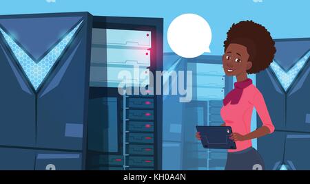 Business Woman with digital tablet in modern centre de base de données ou serveur prix ingénieur businesswoman Illustration de Vecteur