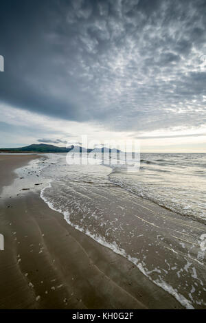 Dinas Dinlle plage près de Caernarfon sur la côte nord du Pays de Galles Gwynedd Banque D'Images