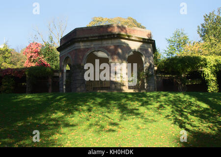 L'architecture dans la Valley Gardens, Harrogate, North Yorkshire, Angleterre, Royaume-Uni. Banque D'Images