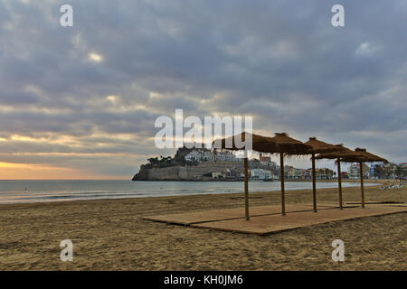 Peñiscola,Costa de Azahar,Comunite de Valence Espagne.la vue précieuse de Peniscola vieux tawn et le château de médeval de hius Banque D'Images