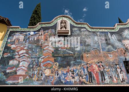 Fresque murale à la Casa de la Santa Muerte ou Maison du Saint des morts le 1er novembre 2017 à Santa Ana Chapitiro, Michoacan, Mexique. Banque D'Images