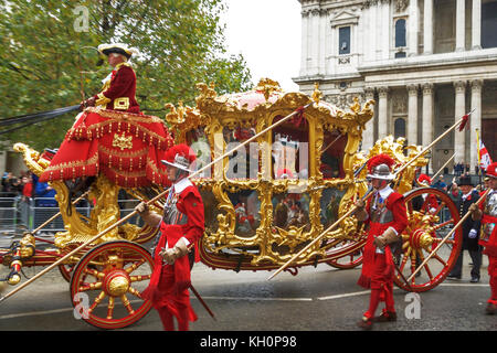 Ville de London, UK. Nov 11, 2017. Lord Mayor's Show, London, UK. Le Seigneur Mayor's Golden State Transport. Crédit : Tony Farrugia/Alamy Live News Banque D'Images