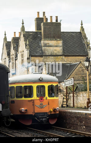 Wansford, Royaume-Uni. 11 novembre 2017. Le service spécial de wagons suédois, qui s'exécute de Wansford à Peterborough, a attiré des visiteurs de partout au Royaume-Uni, en France et en Allemagne. Le service ferroviaire classique de la vallée de Nane est le premier depuis 1971, le service actuel est assuré depuis la gare de Wansford, bâtiment classé de catégorie 2 de la 1845. Le chemin de fer est géré par des bénévoles. Crédit : Clifford Norton/Alay Live News Banque D'Images