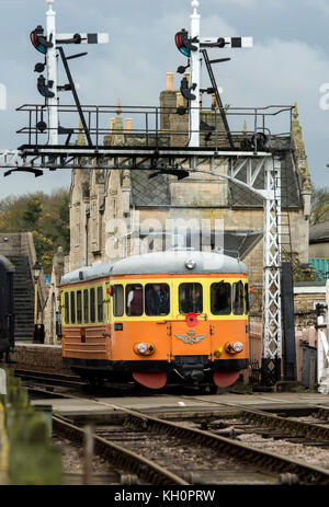 Wansford, Royaume-Uni. 11 novembre 2017. Le service spécial de wagons suédois, qui s'exécute de Wansford à Peterborough, a attiré des visiteurs de partout au Royaume-Uni, en France et en Allemagne. Le service ferroviaire classique de la vallée de Nane est le premier depuis 1971, le service actuel est assuré depuis la gare de Wansford, bâtiment classé de catégorie 2 de la 1845. Le chemin de fer est géré par des bénévoles. Crédit : Clifford Norton/Alay Live News Banque D'Images