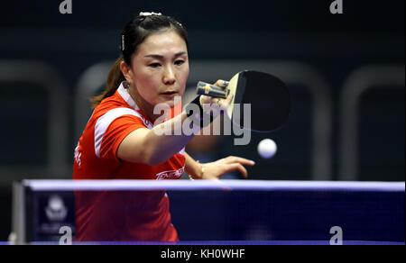 Magdebourg, Allemagne. 10 novembre 2017. L'allemande Shan Xiaona en action pendant les Women's, single, 2. Tour de l'Open d'Allemagne de tennis de table entre Xi Liu (Chine) et Shan Xiaona (Allemagne) à Magdebourg, Allemagne, le 10 novembre 2017. Crédit : Ronny Hartmann/dpa-Zentralbild/dpa/Alamy Live News Banque D'Images