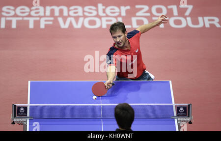 Magdebourg, Allemagne. 10 novembre 2017. L'Allemand Bastian Steger en action avant sa défaite de 3-4 chez les hommes, en simple, 2. Tour de tennis de table Open d'Allemagne entre Jun Mizutani (Japon) et Bastian Steger (Allemagne) à Magdebourg, Allemagne, le 10 novembre 2017. Crédit : Ronny Hartmann/dpa-Zentralbild/dpa/Alamy Live News Banque D'Images