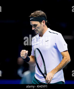 Londres, Royaume-Uni. 12 nov, 2017. Roger Federer (Suisse) célèbre un moment pendant la nitto atp world tour finals match du tournoi à la ronde entre jack sock et Roger Federer à l'O2, Londres, Angleterre le 12 novembre 2017. photo par Andy rowland crédit : andrew rowland/Alamy live news Banque D'Images