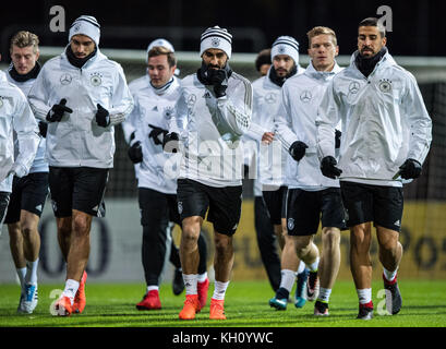 Koeln, Deutschland. 12 novembre 2017. Toni Kroos (Allemagne), Mats Hummels (Allemagne), Mario Gotze, Ilkay Gundogan (Allemagne), Marvin Plattenhardt (Allemagne), Marcel Halstenberg (Allemagne), Sami Khedira (Allemagne) GES/ Fussball/ DFB-Training, Koeln, 12.11.2017 Football/Soccer : entraînement de l'équipe nationale allemande, Cologne, 12 novembre 2017 |utilisation dans le monde entier crédit : dpa/Alamy Live News Banque D'Images