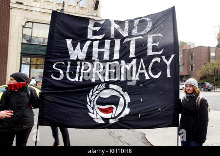 Montréal, Canada. 12 novembre 2017. Les participants à une marche de protestation contre le racisme. Crédit : Mario Beauregard/Alamy Live News Banque D'Images