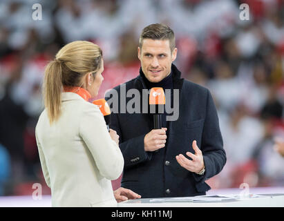 Londres, Grossbritannien. 10 novembre 2017. ZDF Moderatorin Katrin MUELLER-HOHENSTEIN (MULLER-HOHENSTEIN) avec Fussball Experte Sebastian KEHL, Fussball Laenderspiel, Freundschaftsspiel, England (ENG) - Germany (GER), AM 10.11.2017 in London/ Grossbritannien. |utilisation dans le monde entier crédit : dpa/Alamy Live News Banque D'Images