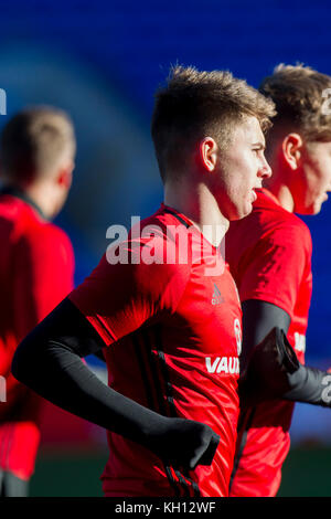 Cardiff, pays de Galles, Royaume-Uni, 13 novembre 2017. Ben Woodburn, du pays de Galles, lors de son entraînement au Cardiff City Stadium avant le match amical international contre le Panama. Crédit : Mark Hawkins/Alamy Live News Banque D'Images