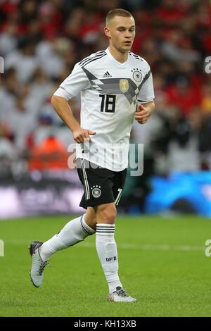 JOSHUA KIMMICH ALLEMAGNE & BAYERN MUNICH ANGLETERRE V ALLEMAGNE, INTERNATIONAL FRIENDLY WEMBLEY STADIUM, LONDRES, ANGLETERRE 10 NOVEMBRE 2017 GBB5209 USAGE STRICTEMENT ÉDITORIAL SEULEMENT. Si Le Joueur Ou Les Joueurs Représentés Dans Cette Image Jouent Ou Jouent Pour Un Club Anglais Ou L'Équipe Nationale D'Angleterre. Ensuite, Cette Image Ne Peut Être Utilisée Qu'À Des Fins Éditoriales. Aucune Utilisation Commerciale. Les utilisations Suivantes Sont Également restreintes MÊME DANS UN CONTEXTE ÉDITORIAL : utilisation en association avec ou en partie avec tout service audio, vidéo, données, listes de structures, logos de clubs/ligues, Paris, Jeux ou tout service en direct. Aussi Banque D'Images