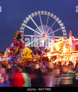 Ferris Wheel on Fun Fair Bremer Freimarkt au crépuscule, Brême, Allemagne, Europe I Riesenrad auf dem Bremer Freimarkt BEI Abenddämmerung, Brême, Europa Banque D'Images