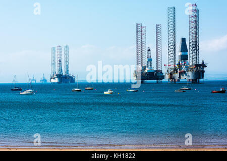 Plates-formes pétrolières dans l'estuaire de Cromarty, Ecosse, Royaume-Uni Banque D'Images