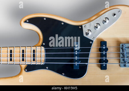 Close-up of a style Fender jazz bass guitare électrique Banque D'Images