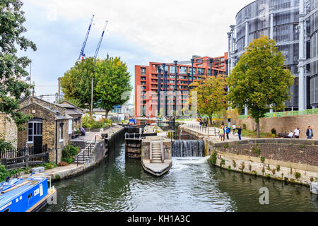 Blocage de St Pancras, Kings Cross, Londres, et le gazomètre victorien rénové et de nouveaux appartements, 2017 Banque D'Images