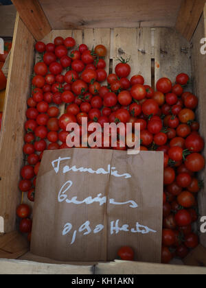 Tomates à vendre français Banque D'Images