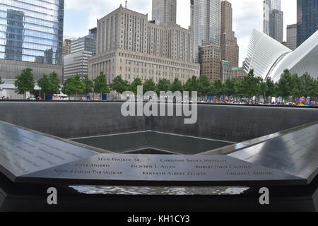 La piscine du nord au mémorial du 11 septembre à New York. Banque D'Images