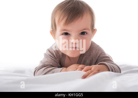 Portrait of smiling baby girl isolated on white Banque D'Images