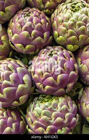 Chef des Artichokes sur le marché Banque D'Images