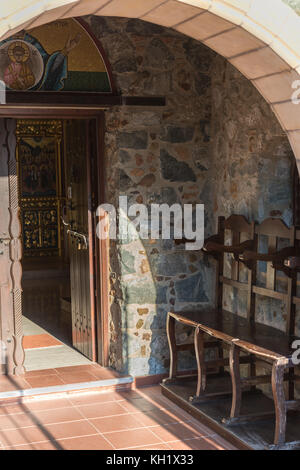 Église de tous les saints - monastère Stavrovouni entrée près de Larnaka, Chypre Banque D'Images