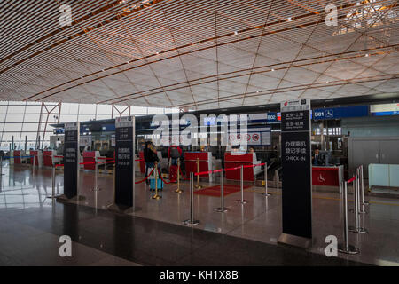 Beijing, Chine - octobre 2017 : air china enregistrement à l'aéroport de Pékin en Chine. Air China est le porte-drapeau de la Chine. Banque D'Images