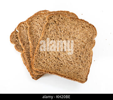 Tranches de pain de grains entiers, sur fond blanc. Banque D'Images