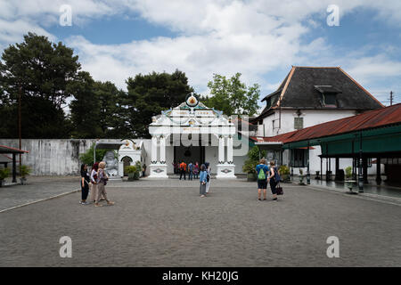 Yogyakarta, Indonésie - octobre 2017 : l'intérieur du palais, le kraton royal grand palace à Yogyakarta, Indonésie. kraton palace est un monument Banque D'Images