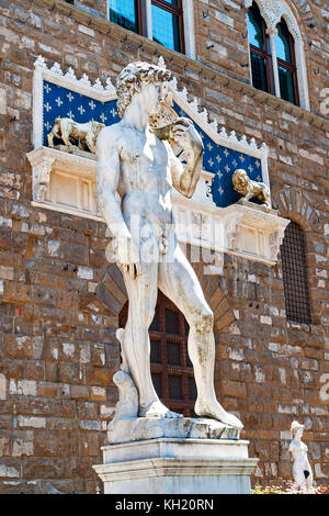 Le David de Michelangelo sur la Piazza della Signoria, Florence, Toscane, Italie Banque D'Images