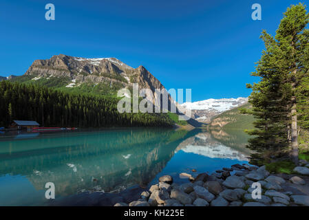 Magnifique lac Louise dans le parc national de Banff Banque D'Images