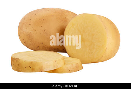 Les jeunes pommes de l'un réduit de moitié avec des tranches isolé sur fond blanc. chemin de détourage. Banque D'Images