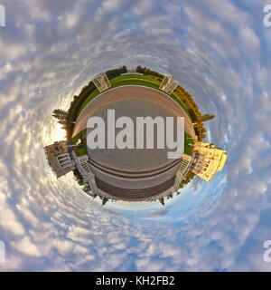 Global 360 petite planète vue panoramique de Arkhangelskoye estate. Grand Palace de Arkhangelskoye estate, l'immeuble du sanatorium Arkhangelskoye Banque D'Images