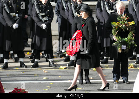 Le cénotaphe, Londres, Royaume-Uni. Londres. uk 12 nov 2017 - Theresa peut dépose une couronne au service du souvenir au cénotaphe. membres de la famille royale, les hauts responsables politiques, y compris le premier ministre britannique et les représentants des forces armées de participer à l'Assemblée Dimanche du souvenir service au cénotaphe sur Whitehall pour rendre hommage à ceux qui ont souffert ou sont morts en guerre : crédit dinendra haria/Alamy live news Banque D'Images