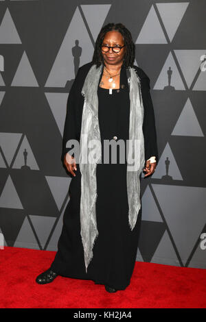 Hollywood, Ca. 11 novembre 2017. Whoopi Goldberg au 9ème Prix annuel des gouverneurs de l'AMPAS à la salle de bal Dolby à Hollywood, Californie, le 11 novembre 2017. Crédit: David Edwards/Media Punch/Alay Live News Banque D'Images