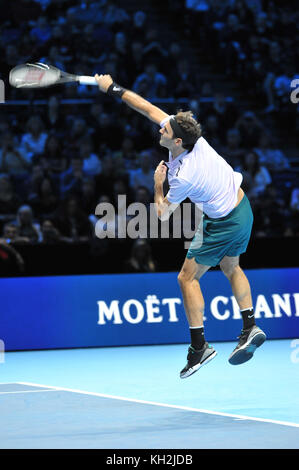 Londres, Royaume-Uni. 12 novembre, 2017. Roger Federer (SUI) qui se font concurrence sur les simples de la concurrence dans l'ATP Nitto finales à l'O2 Arena, London, UK. L'Association des professionnels de tennis (ATP) finales sont à l'arrêt et la fonctionnalité championnats top 16 joueurs ainsi que le double de la concurrence. L'événement est le deuxième plus haut niveau de tournoi de tennis pour hommes après les quatre tournois du Grand Chelem. Crédit : Michael Preston/Alamy Live News Banque D'Images