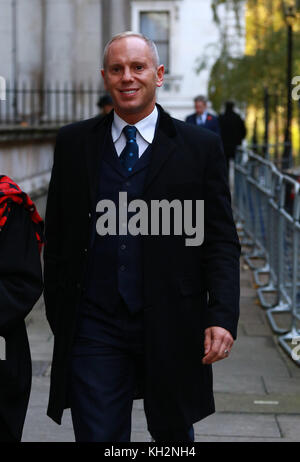 Londres, Royaume-Uni. 12 nov, 2017. robert (juge) rinder rinder à Downing Street sur le chemin de la cérémonie du souvenir dimanche au cénotaphe de Whitehall, Londres, le 12 novembre 2017. crédit : Paul marriott/Alamy live news Banque D'Images