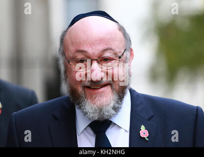 Londres, Royaume-Uni. 12 nov, 2017. éphraïm mirvis, grand rabbin, à Downing Street sur le chemin de la cérémonie du souvenir dimanche au cénotaphe de Whitehall, Londres, le 12 novembre 2017. crédit : Paul marriott/Alamy live news Banque D'Images