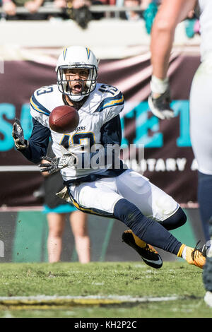 Jacksonville, FL, USA. 12 Nov, 2017. Los Angeles Chargers receveur Keenan Allen (13) attrape la balle au cours de la NFL football match entre les Los Angeles les chargeurs et les Jacksonville Jaguars à l'EverBank Field à Jacksonville, FL. Romeo T Guzman/CSM/Alamy Live News Banque D'Images